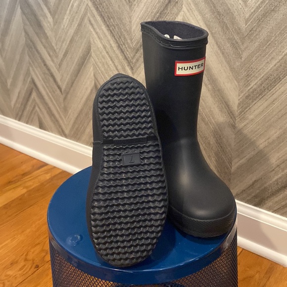 Kids hunter rain boots- perfect condition.i don’t even think they were worn once - Picture 3 of 4